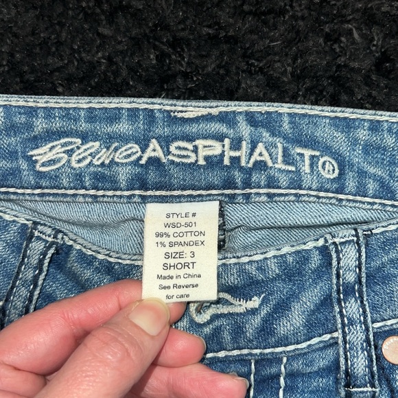 Blue Jeans - Picture 3 of 8